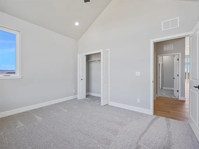 2279 Holy Cross Ct — Photo 9