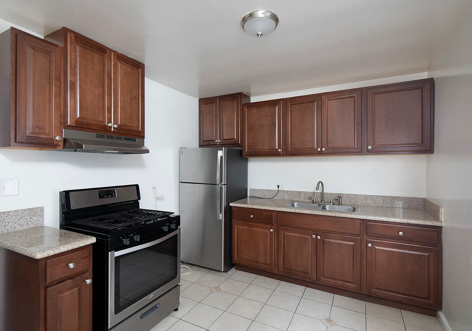 Ocean Palms Apartments — Photo 2