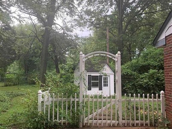 5th image of 1328 Kroeger Dr