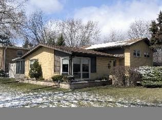 504 N Wilshire Ln, Arlington Heights, IL