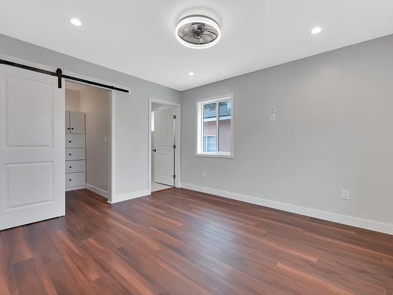 19033 Napa St — Photo 16