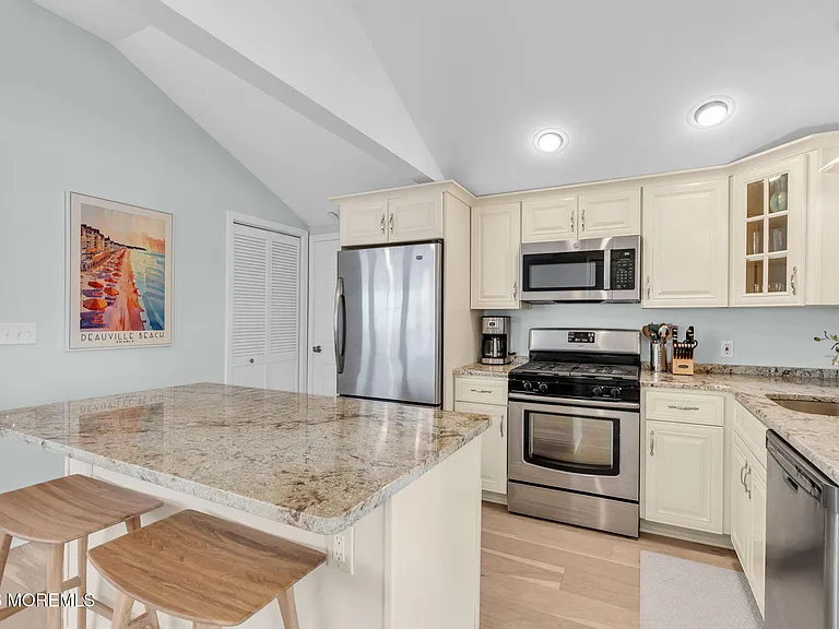 301 W Kupper Dr — Photo 10