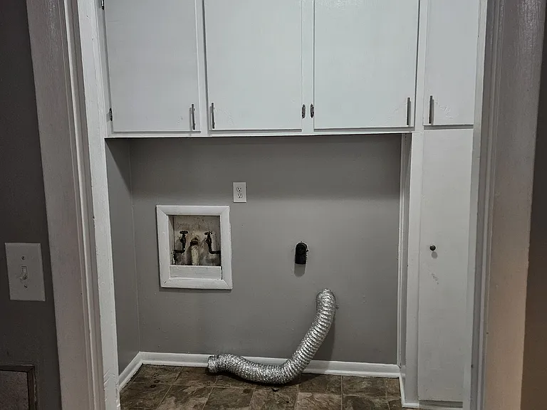 14 Fountainbleau Rd — Photo 2