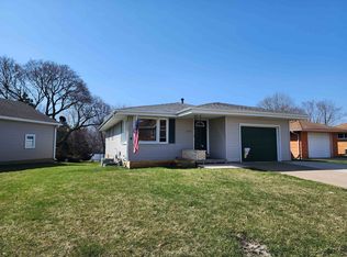 2350 Wilbricht Ln, Dubuque, IA 52001