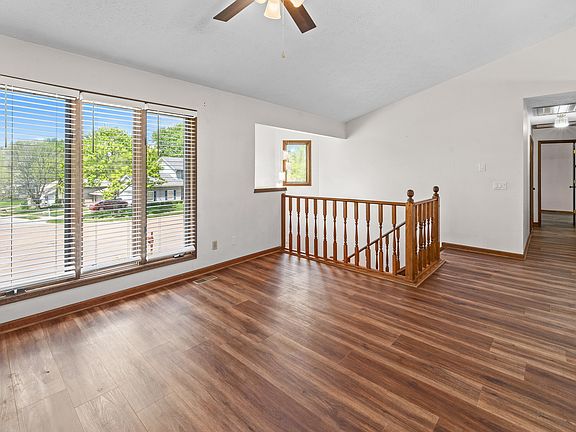 5th image of 4803 Taylor St