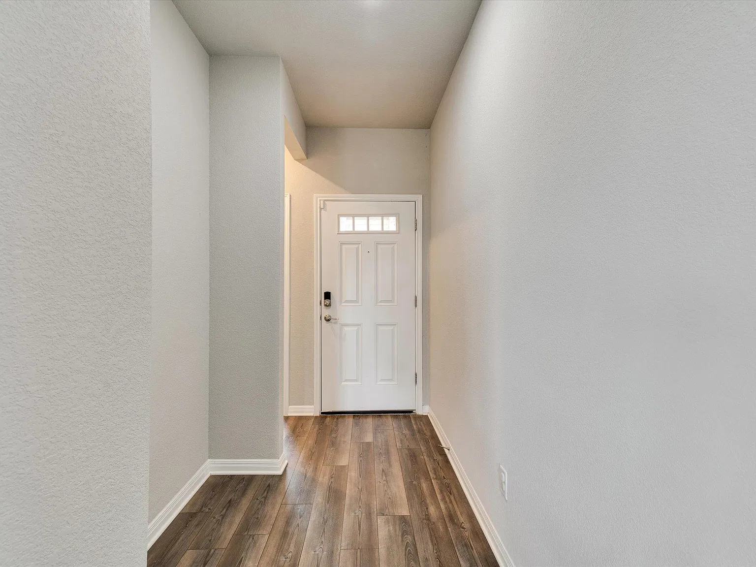 4 bed, 3.0 bath, 1993 sqft, $2,425 — Photo 4