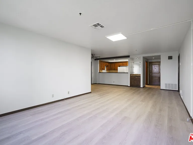 880 W 1st St #306 — Photo 10