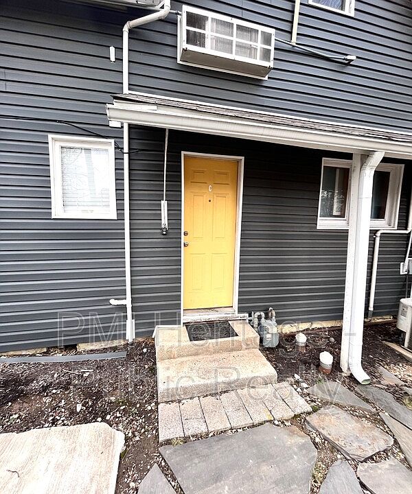 1st image of 122 W Pine St APT C