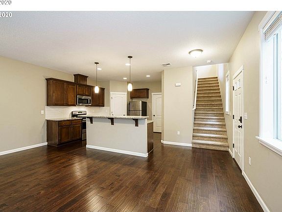 3rd image of 2711 NE 130th Ct