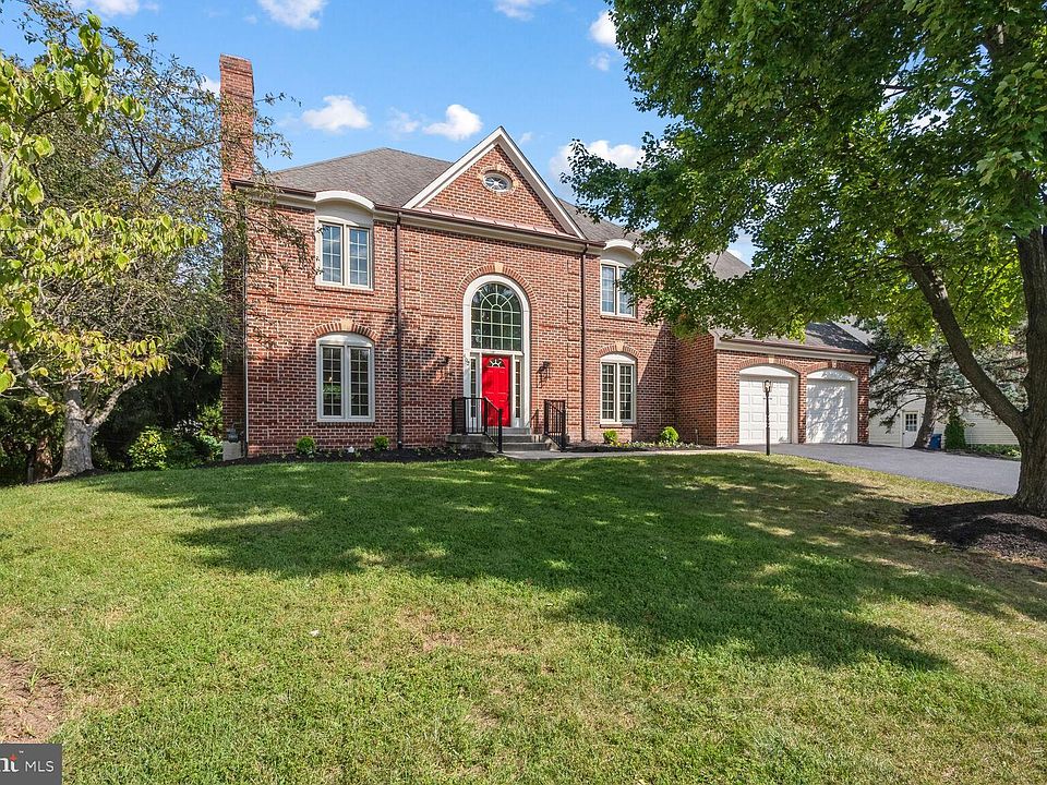 1st image of 402 Woodgrove Ct
