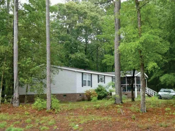 181 Booth Ln, Richlands, NC 28574