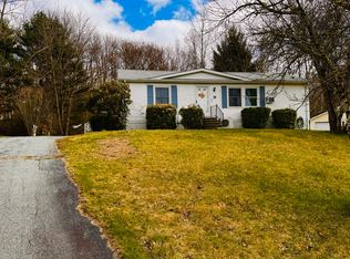 28 Connecticut Dr, Plainfield, CT 06374
