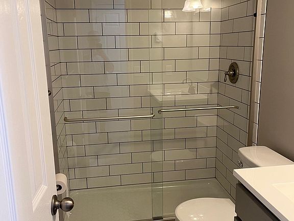5th image of 10-312 Jackson Ave #10