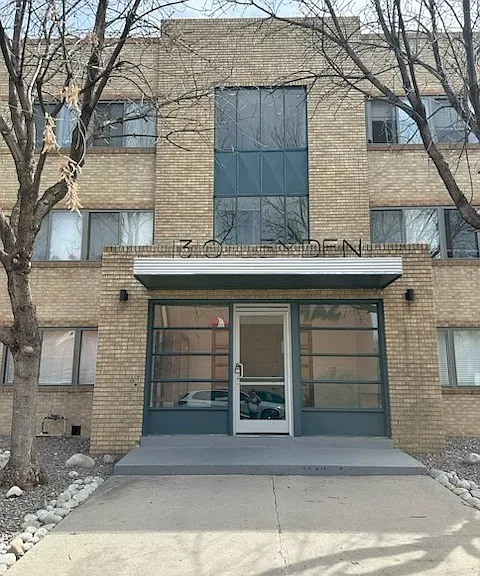 Leyden Apartments — Photo 1