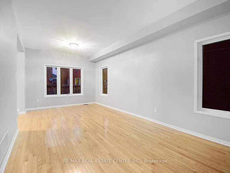112 Commodore Dr — Photo 10