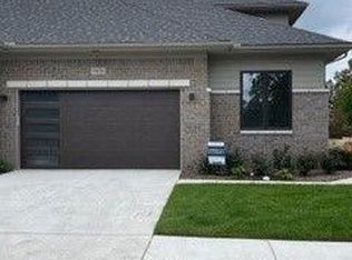 7478 Gramercy Cir #45, West Bloomfield, MI