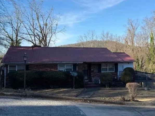 1704 Johnston Ct, Anniston, AL 36207