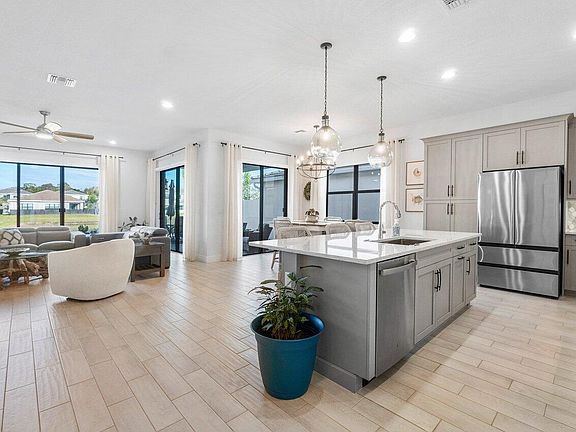 4th image of 7475 Estero Drive
