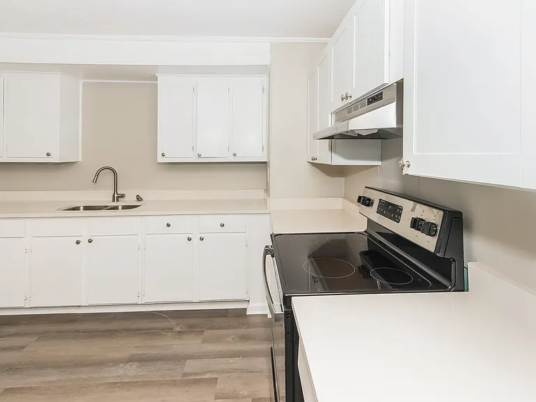1765151_018_kitchen_13186776.jpg