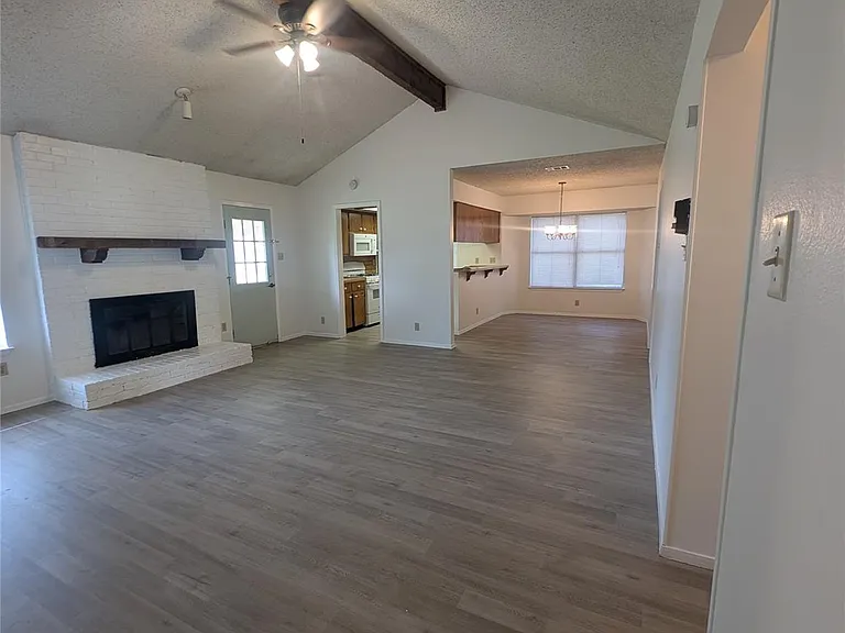 800 E Central Dr — Photo 2