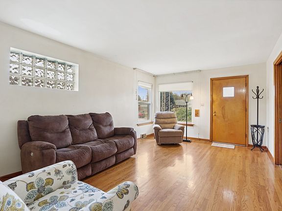 3rd image of 2618 Park St