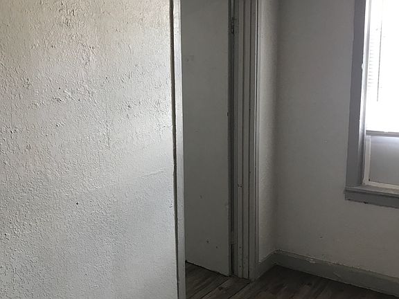 3rd image of 715 W Ave E #5