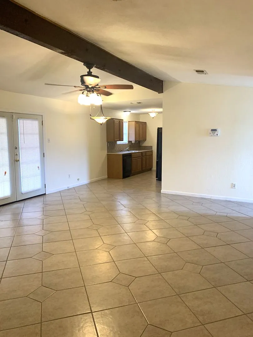 3 bdrm 1.75 bath — Photo 3