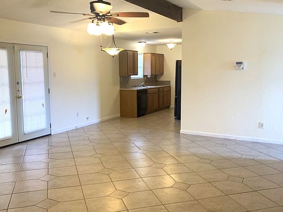 3rd image of 2808 Persimmon Dr