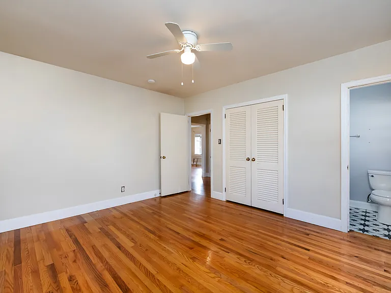 MASTERBEDROOM ALT VIEW