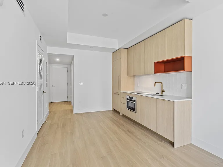 90 NE 32nd St #506 — Photo 8