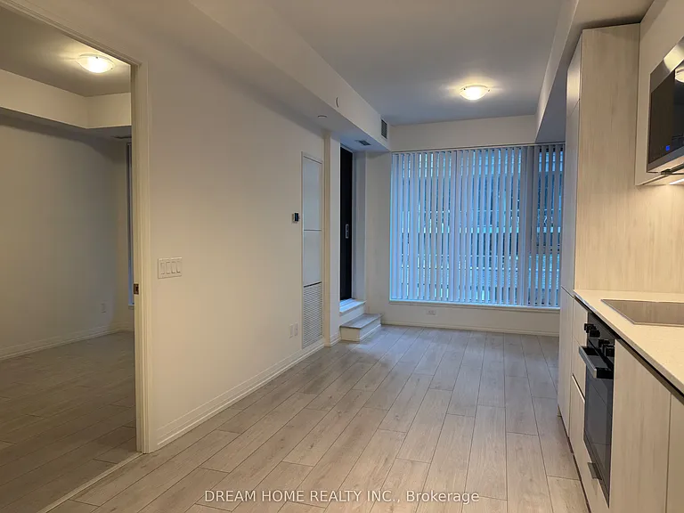 400 King St W #521 — Photo 6