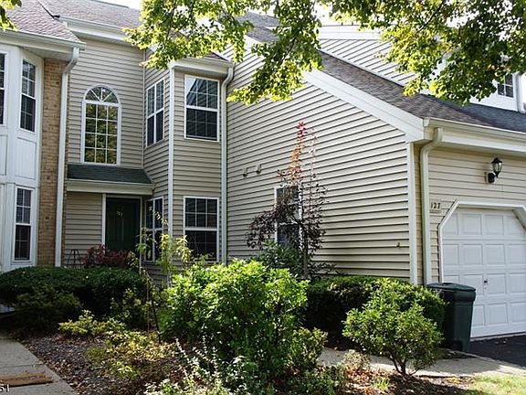 4th image of 127 Coccio Dr