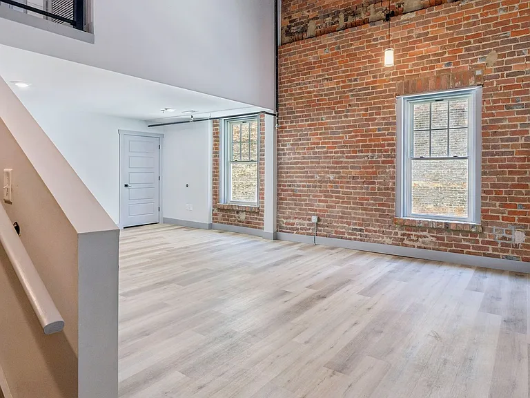 213 E Main St — Photo 46