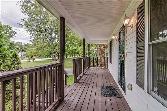 3 bed, 1200 sqft, $2,500 — Photo 4