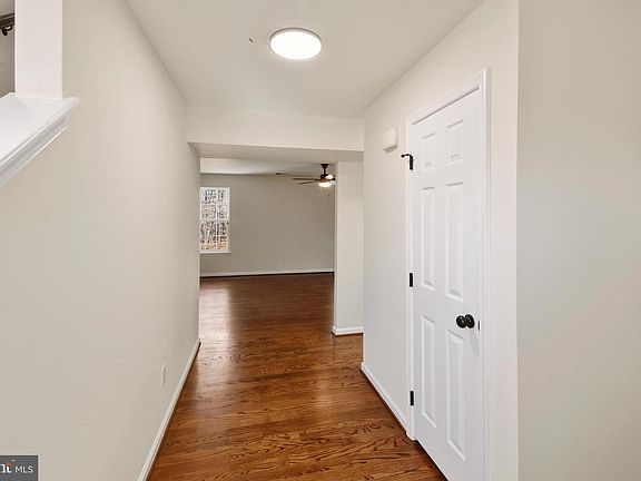4th image of 40 Robins Ct