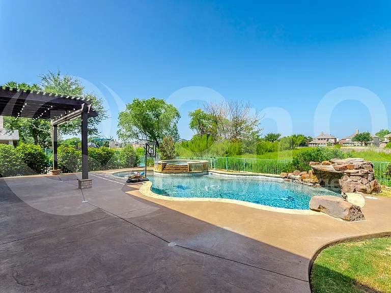11281 Balcones Dr — Photo 50