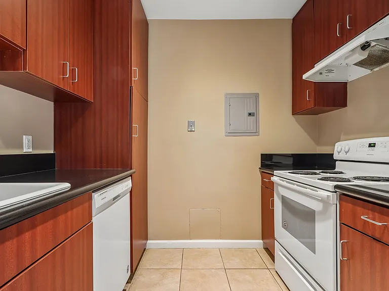 116 N Wetherly Dr — Photo 35