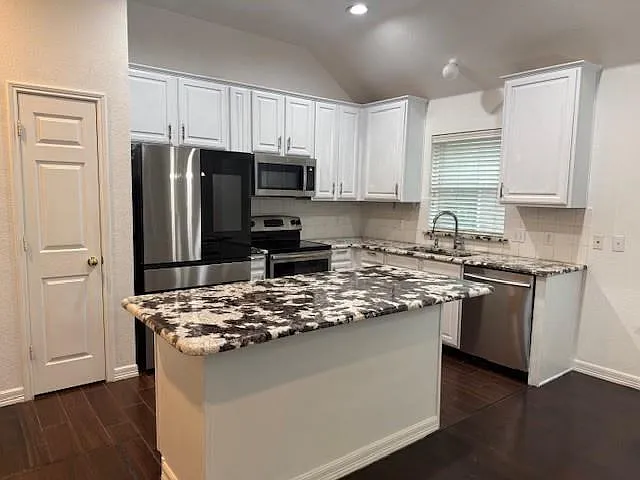 1503 Heather Brook Dr — Photo 4