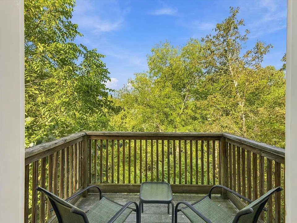 Upper Level Balcony