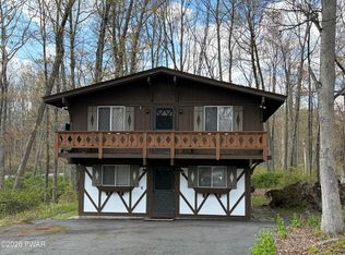802 Burning Tree Ct, Lords Valley, PA 18428