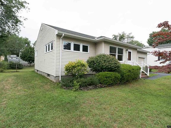 2nd image of 30 E Parkwood St