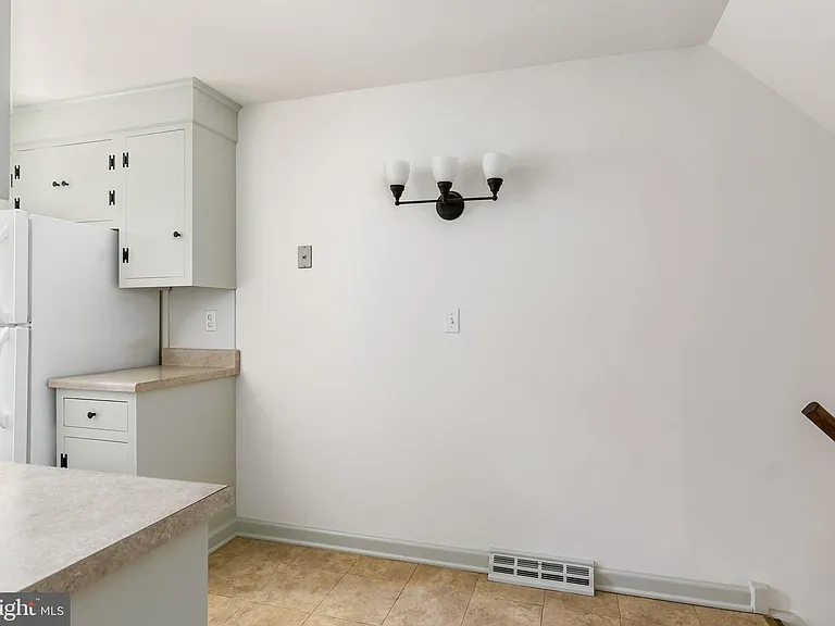 139 E 3rd St — Photo 11