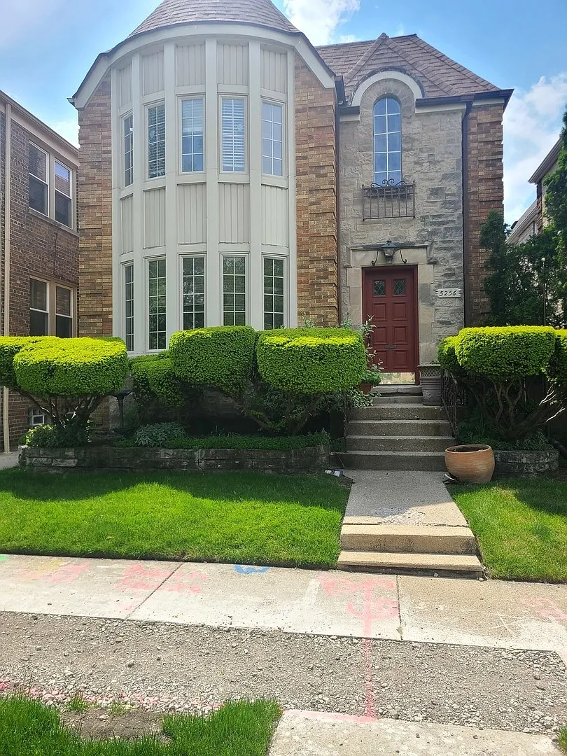2 bed, 1200 sqft, $2,400 — Photo 1
