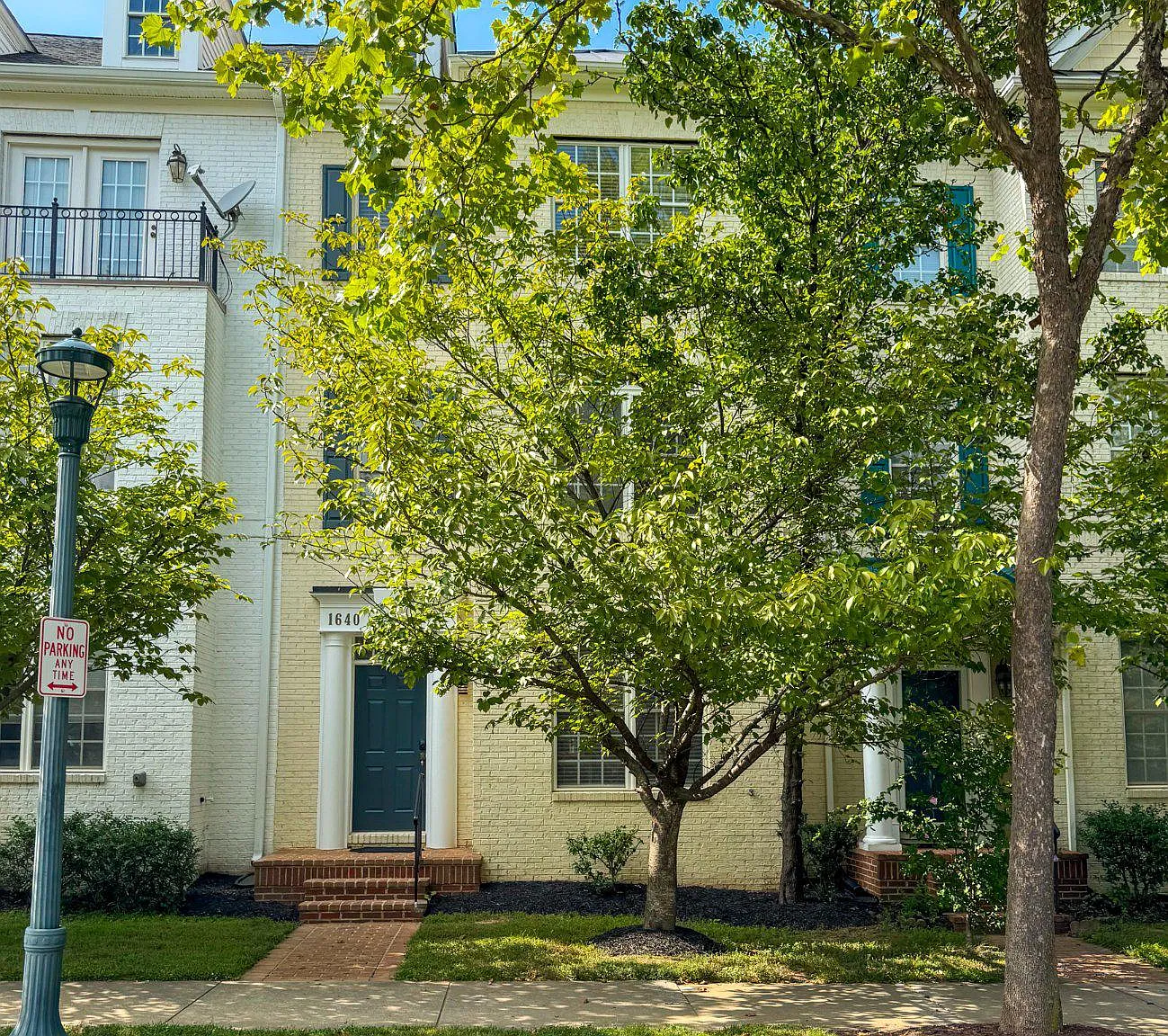3 bed, 3.5 bath, 2560 sqft, $4,000 — Photo 1