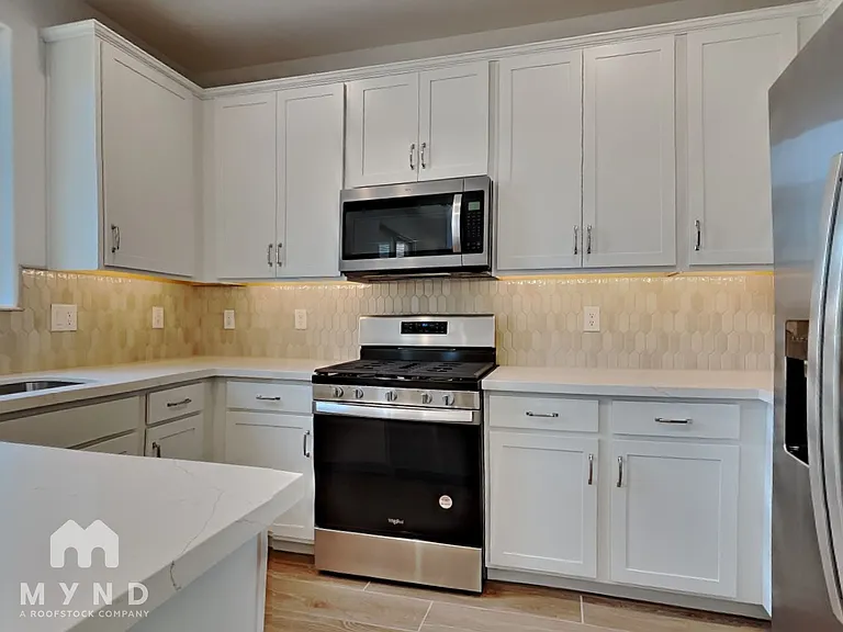 10758 W McKinley St — Photo 9