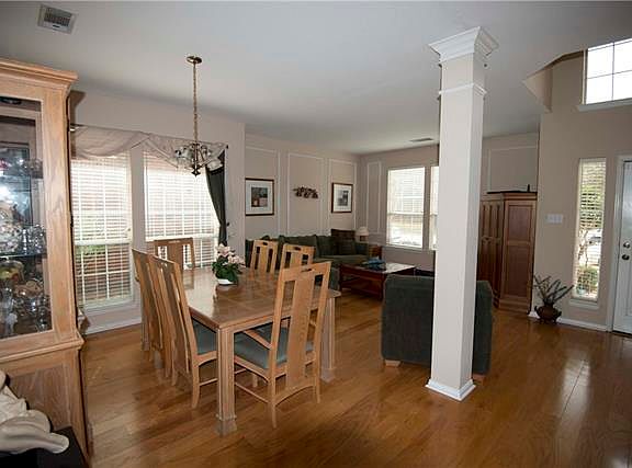 4th image of 5828 Sycamore Bend Ln