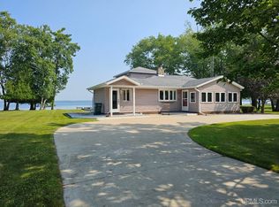 536 W Gulliver Lake Rd, Gulliver, MI 49840