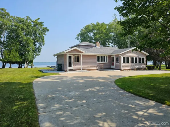 536 W Gulliver Lake Rd, Gulliver, MI 49840