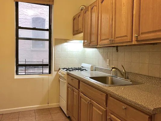 Rented by Astoria Realty | media 27