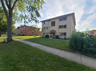 294 8th St #1B, Wheeling, IL 60090